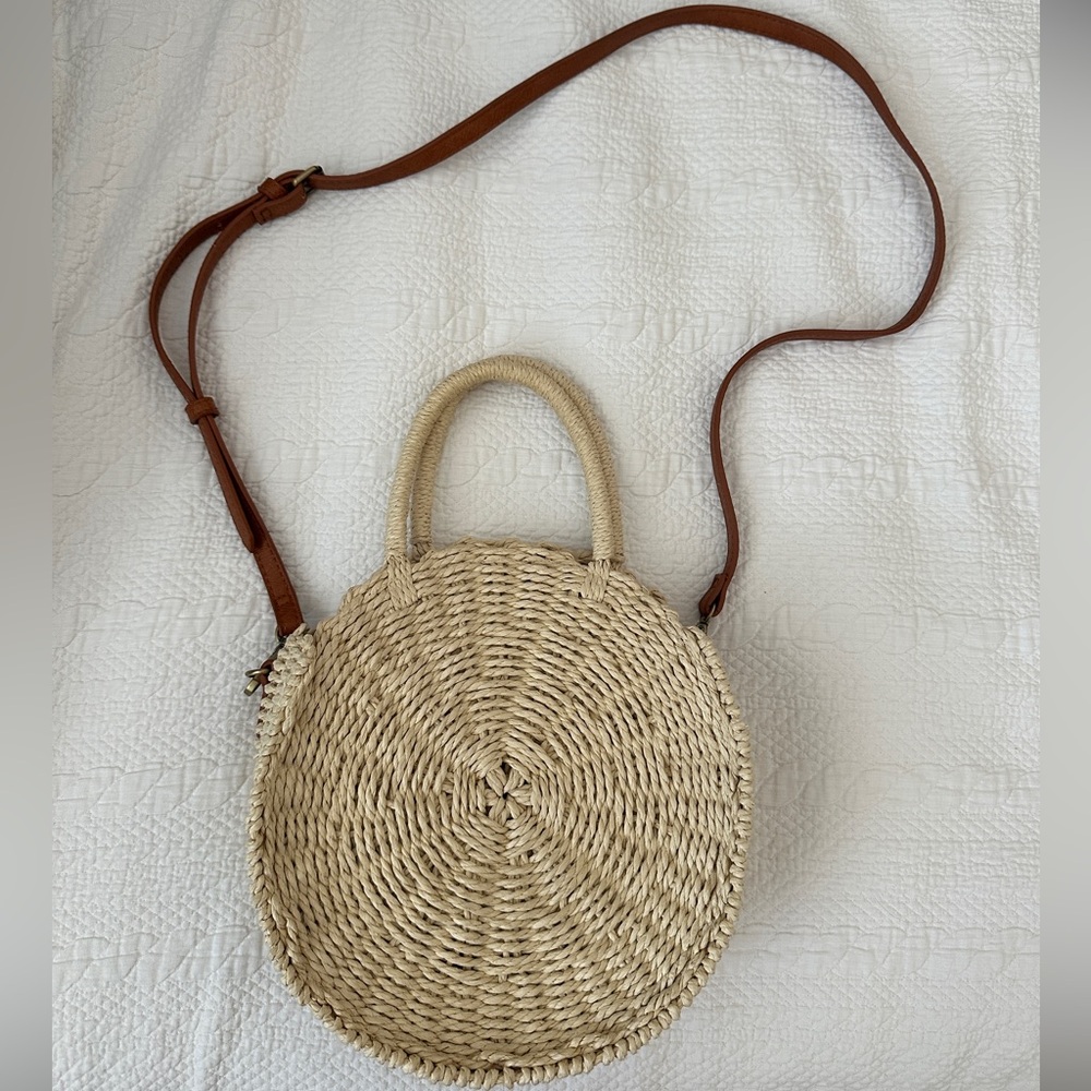 Raffia Round Handbag w/ removable leather strap